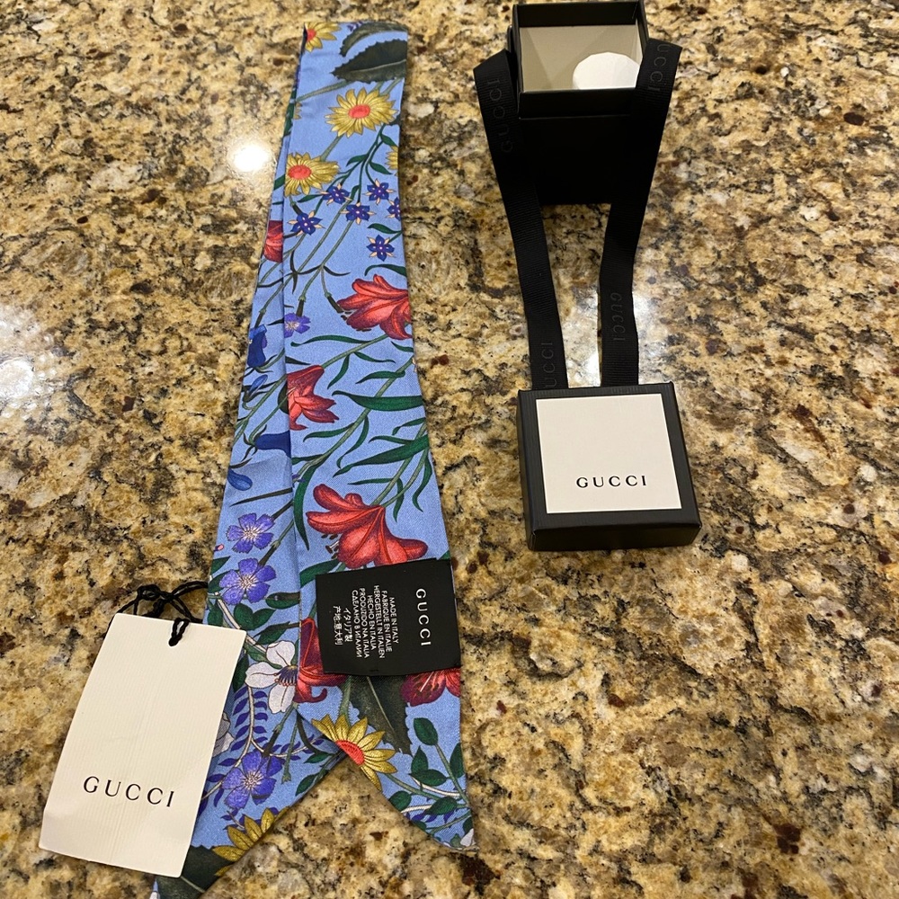 NWT Gucci silk neck bow. Beautiful floral print. Made in Italy. Retails over 200